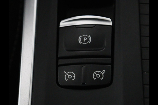 Renault Mégane Estate 1.3 TCe Limited | Trekhaak | Parkeerhulp | Cruise control | Climate control | Navigatie | Bluetooth | Keyless | Sfeerverlichting |