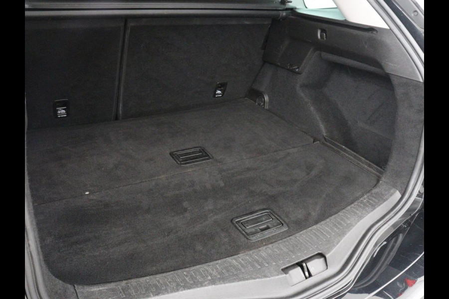 Renault Mégane Estate 1.3 TCe Limited | Trekhaak | Parkeerhulp | Cruise control | Climate control | Navigatie | Bluetooth | Keyless | Sfeerverlichting |