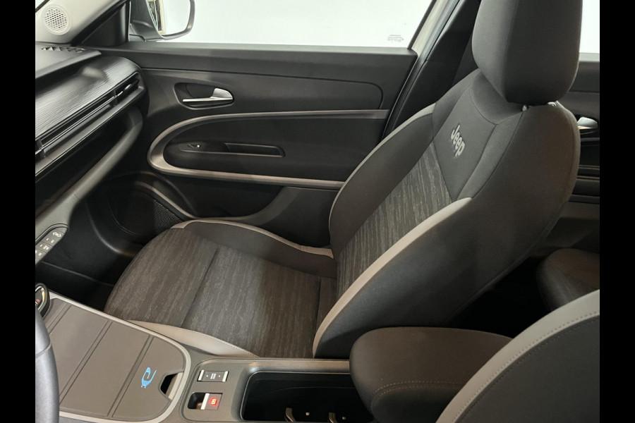 Jeep Avenger Longitude 54 kWh Navigatie Apple Carplay/ Android Auto Parkeersensor achter Cruise Control Stoelverwarming Full LED Virtual Cockpit Climate Control