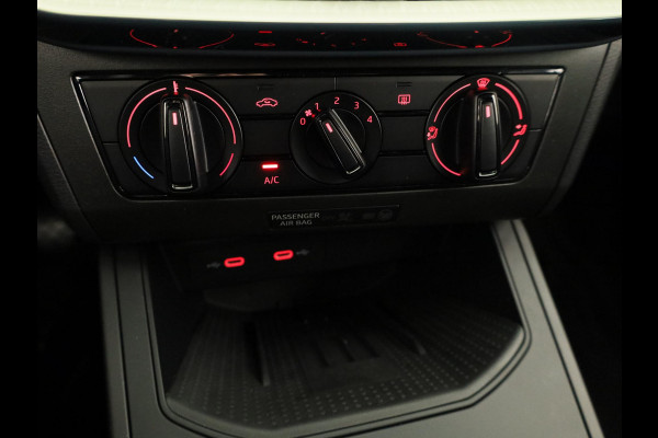 Seat Ibiza Style Plus 1.0 EcoTSI 95 PK | Midnight Black Metallic | Apple Carplay | Park Assist | Cruise Control