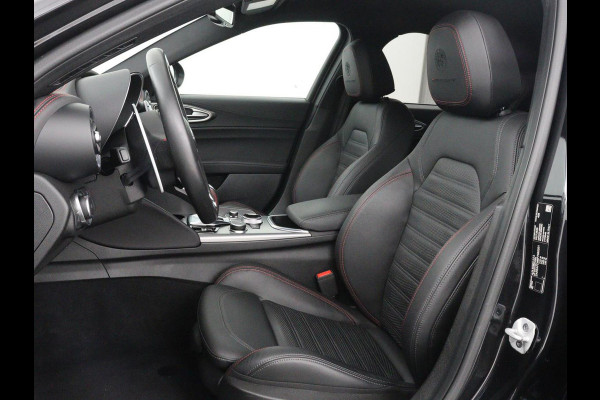 Alfa Romeo Giulia 2.0 T GME AWD Competizione Q4 280pk Leder | Memory | Leder | Memory | Leder dashboard | Stuur/stoel verwarming | Matrix koplampen | Harman / Kardon | Dodehoek detectie | Park assist | Camera | Climate control | Virtual dashboard |