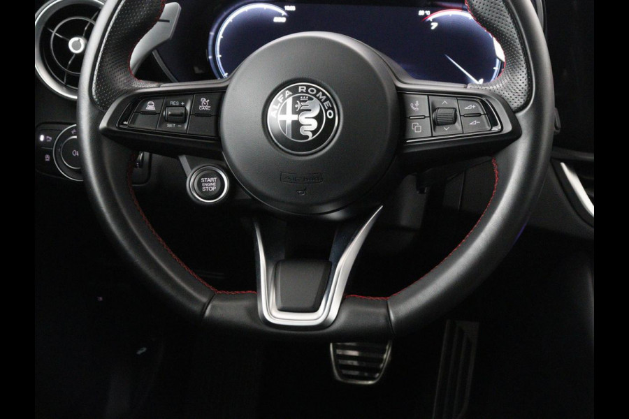 Alfa Romeo Giulia 2.0 T GME AWD Competizione Q4 280pk Leder | Memory | Leder | Memory | Leder dashboard | Stuur/stoel verwarming | Matrix koplampen | Harman / Kardon | Dodehoek detectie | Park assist | Camera | Climate control | Virtual dashboard |