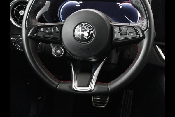 Alfa Romeo Giulia 2.0 T GME AWD Competizione Q4 280pk Leder | Memory | Leder | Memory | Leder dashboard | Stuur/stoel verwarming | Matrix koplampen | Harman / Kardon | Dodehoek detectie | Park assist | Camera | Climate control | Virtual dashboard |