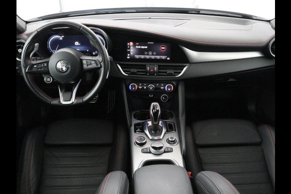 Alfa Romeo Giulia 2.0 T GME AWD Competizione Q4 280pk Leder | Memory | Leder | Memory | Leder dashboard | Stuur/stoel verwarming | Matrix koplampen | Harman / Kardon | Dodehoek detectie | Park assist | Camera | Climate control | Virtual dashboard |