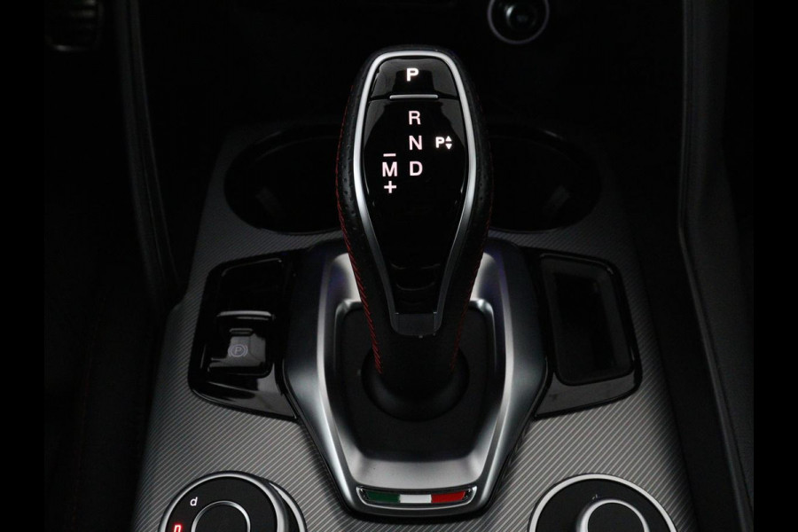 Alfa Romeo Giulia 2.0 T GME AWD Competizione Q4 280pk Leder | Memory | Leder | Memory | Leder dashboard | Stuur/stoel verwarming | Matrix koplampen | Harman / Kardon | Dodehoek detectie | Park assist | Camera | Climate control | Virtual dashboard |