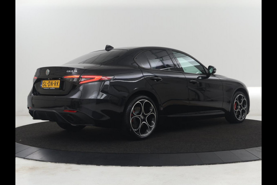 Alfa Romeo Giulia 2.0 T GME AWD Competizione Q4 280pk Leder | Memory | Leder | Memory | Leder dashboard | Stuur/stoel verwarming | Matrix koplampen | Harman / Kardon | Dodehoek detectie | Park assist | Camera | Climate control | Virtual dashboard |