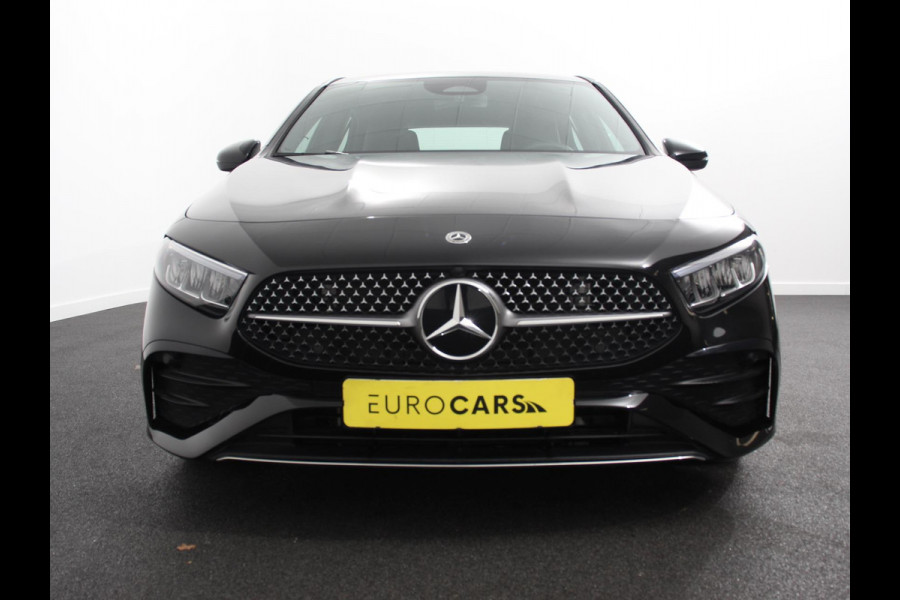 Mercedes-Benz A-Klasse 200 Automaat AMG Line Navigatie Climate control Camera Parkeer sensoren Half Lederen Bekleding Led  Cruise Control adaptive LM Velgen Dab Led