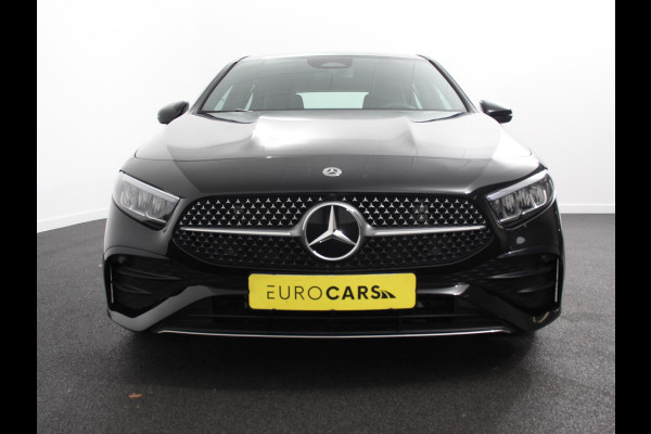 Mercedes-Benz A-Klasse 200 Automaat AMG Line Navigatie Climate control Camera Parkeer sensoren Half Lederen Bekleding Led  Cruise Control adaptive LM Velgen Dab Led