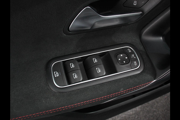 Mercedes-Benz A-Klasse 200 Automaat AMG Line Navigatie Climate control Camera Parkeer sensoren Half Lederen Bekleding Led  Cruise Control adaptive LM Velgen Dab Led