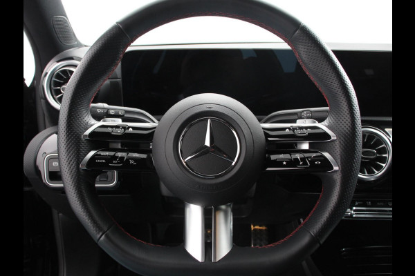 Mercedes-Benz A-Klasse 200 Automaat AMG Line Navigatie Climate control Camera Parkeer sensoren Half Lederen Bekleding Led  Cruise Control adaptive LM Velgen Dab Led