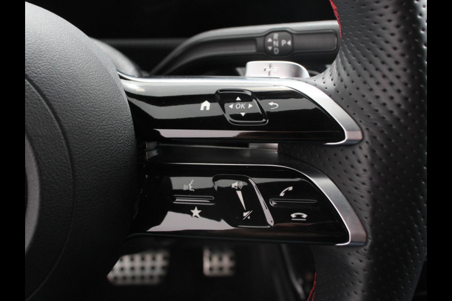 Mercedes-Benz A-Klasse 200 Automaat AMG Line Navigatie Climate control Camera Parkeer sensoren Half Lederen Bekleding Led  Cruise Control adaptive LM Velgen Dab Led