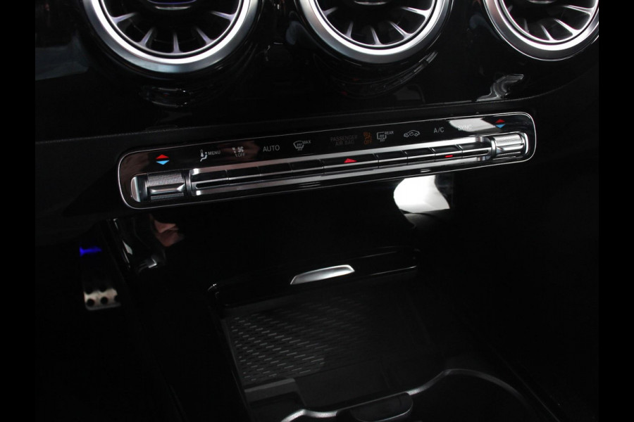 Mercedes-Benz A-Klasse 200 Automaat AMG Line Navigatie Climate control Camera Parkeer sensoren Half Lederen Bekleding Led  Cruise Control adaptive LM Velgen Dab Led
