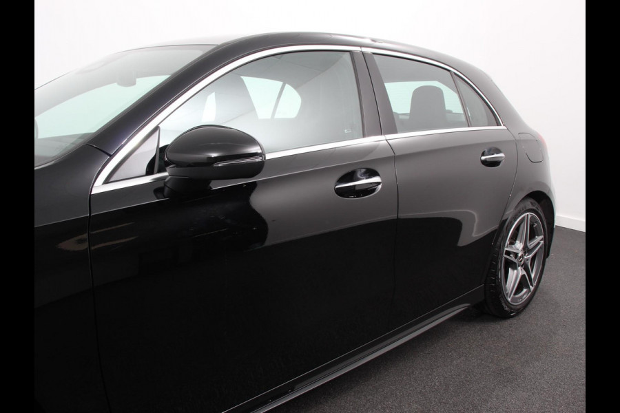 Mercedes-Benz A-Klasse 200 Automaat AMG Line Navigatie Climate control Camera Parkeer sensoren Half Lederen Bekleding Led  Cruise Control adaptive LM Velgen Dab Led