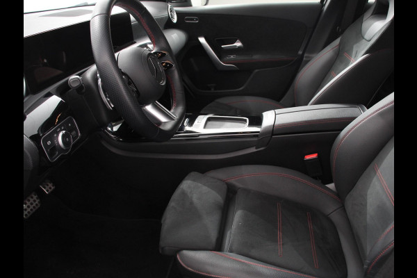 Mercedes-Benz A-Klasse 200 Automaat AMG Line Navigatie Climate control Camera Parkeer sensoren Half Lederen Bekleding Led  Cruise Control adaptive LM Velgen Dab Led