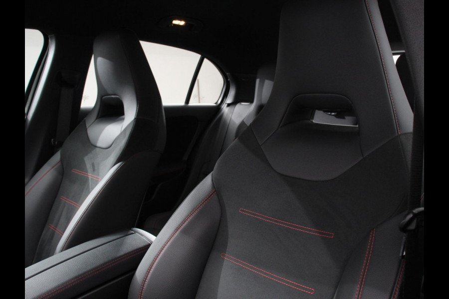 Mercedes-Benz A-Klasse 200 Automaat AMG Line Navigatie Climate control Camera Parkeer sensoren Half Lederen Bekleding Led  Cruise Control adaptive LM Velgen Dab Led