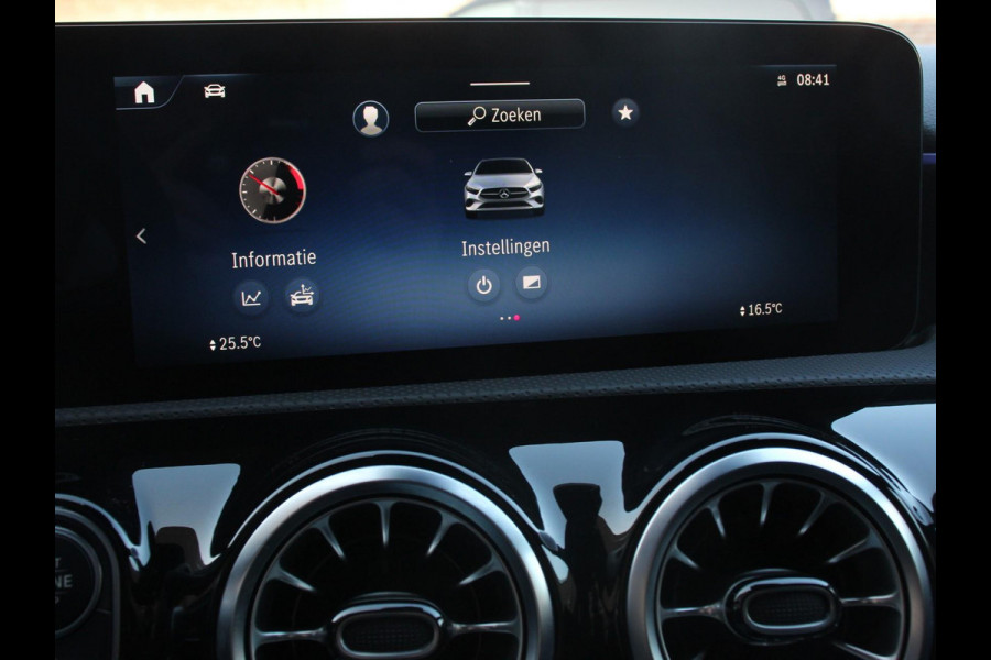 Mercedes-Benz A-Klasse 200 Automaat AMG Line Navigatie Climate control Camera Parkeer sensoren Half Lederen Bekleding Led  Cruise Control adaptive LM Velgen Dab Led
