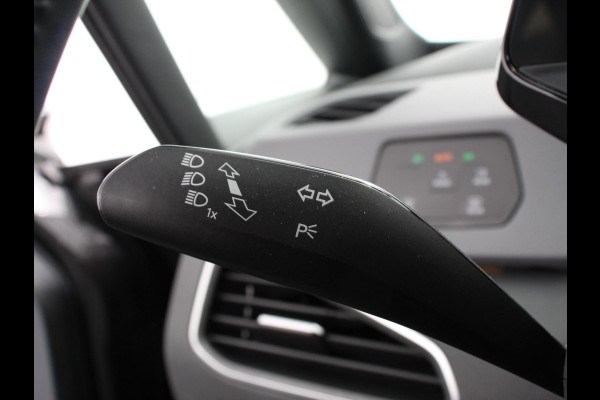 Volkswagen ID.3 Pro 58 kWh SOH 90%  Navigatie Apple Carplay/Android Auto Parkeersensoren Adaptive Cruise Control Stoel- en stuurverwarming Full Led Climate Control