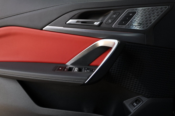 BMW X1 M35i 301+PK FULL/LASER/VIRTUAL/SFEER/HUD/PANO/LEER+S.VERWARMING+MEMORY/360/20" LMV/ACC/ECC/FABRIEKSGARANTIE!
