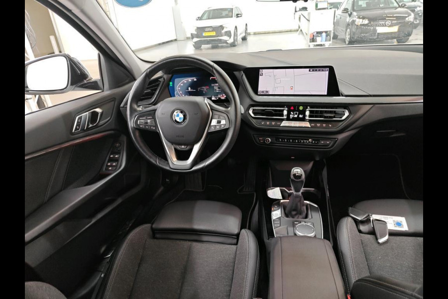 BMW 1-serie 118i Business Edition NL-AUTO | NAVI | STUUR EN STOEL VERWARMING