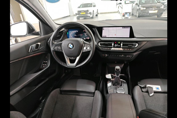 BMW 1-serie 118i Business Edition NL-AUTO | NAVI | STUUR EN STOEL VERWARMING