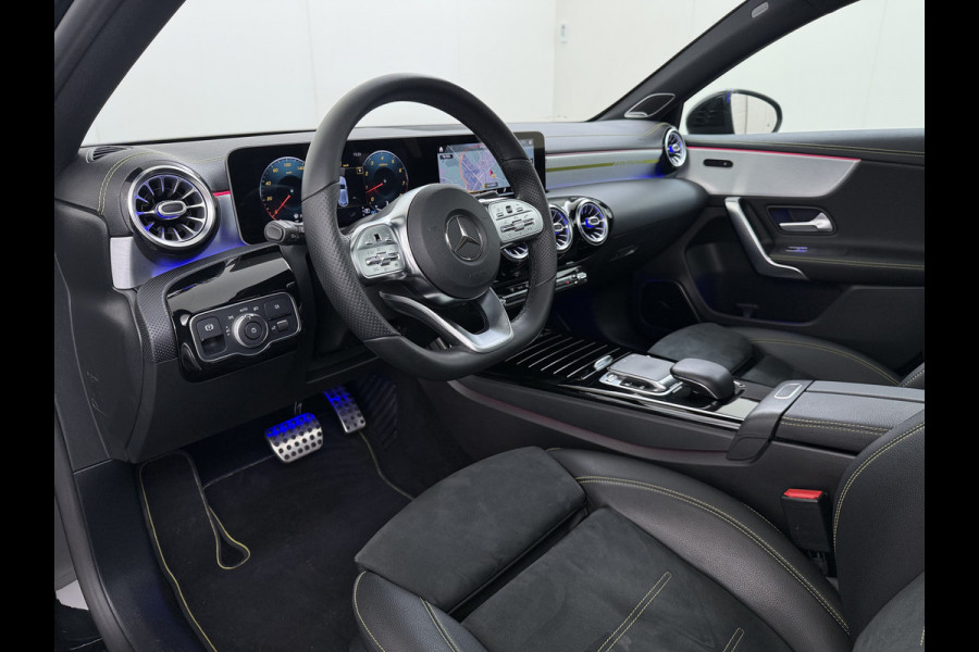 Mercedes-Benz A-Klasse 250 AMG line Edition 1 | Pano Distronic Multibeam Burmester