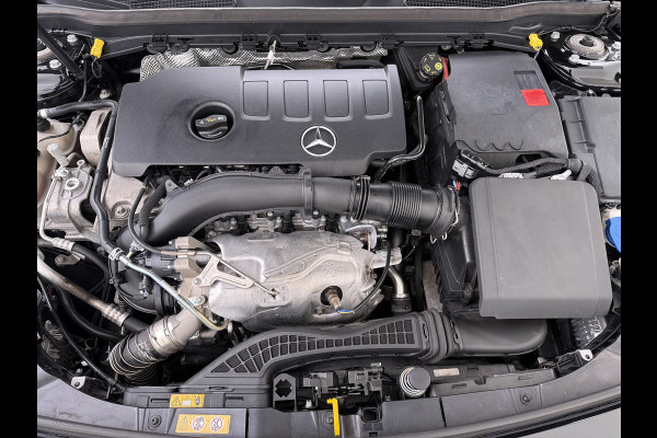 Mercedes-Benz A-Klasse 250 AMG line Edition 1 | Pano Distronic Multibeam Burmester