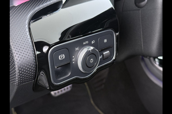 Mercedes-Benz A-Klasse 250 AMG line Edition 1 | Pano Distronic Multibeam Burmester