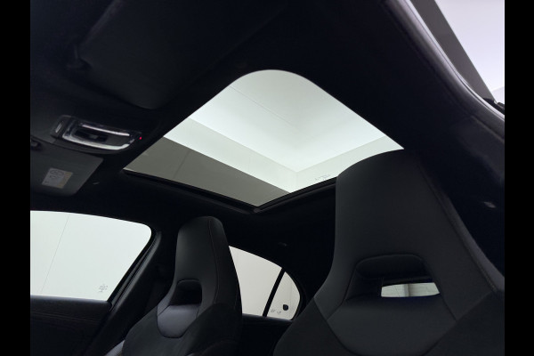 Mercedes-Benz A-Klasse 250 AMG line Edition 1 | Pano Distronic Multibeam Burmester