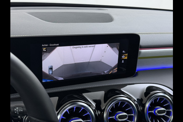 Mercedes-Benz A-Klasse 250 AMG line Edition 1 | Pano Distronic Multibeam Burmester