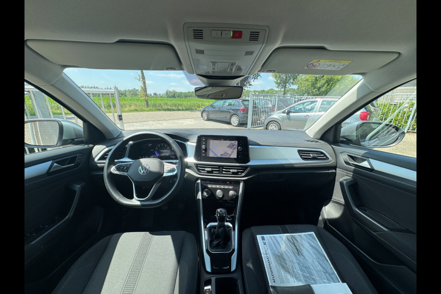 Volkswagen T-Roc 1.0 TSI Life LED / NAVIGATIE / DIGITAL COCKPIT / PARK ASSIST / STOELVERWARMING