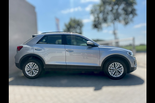 Volkswagen T-Roc 1.0 TSI Life LED / NAVIGATIE / DIGITAL COCKPIT / PARK ASSIST / STOELVERWARMING