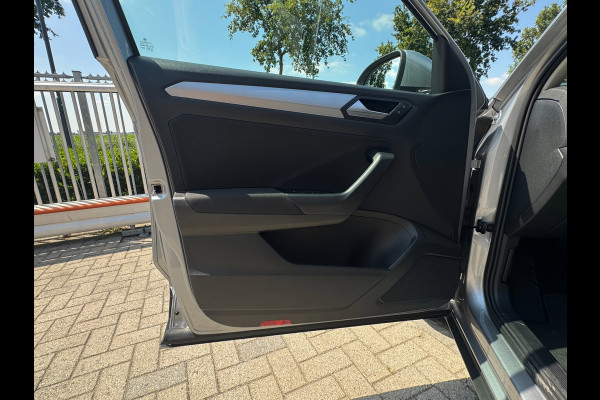 Volkswagen T-Roc 1.0 TSI Life LED / NAVIGATIE / DIGITAL COCKPIT / PARK ASSIST / STOELVERWARMING
