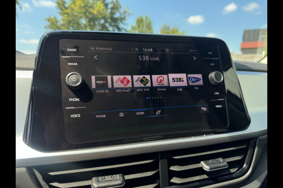 Volkswagen T-Roc 1.0 TSI Life LED / NAVIGATIE / DIGITAL COCKPIT / PARK ASSIST / STOELVERWARMING