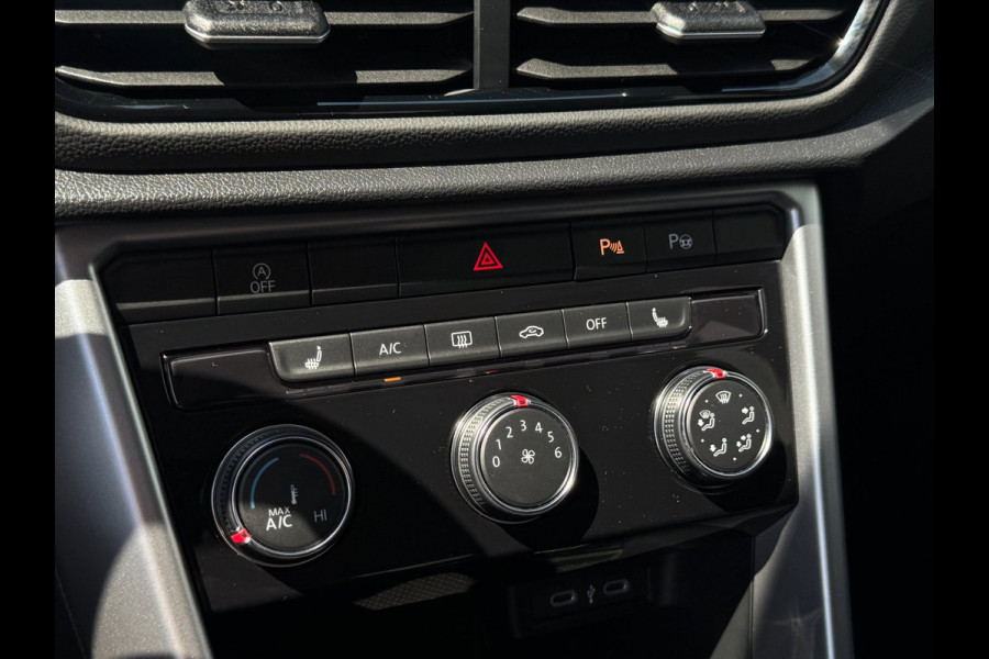 Volkswagen T-Roc 1.0 TSI Life LED / NAVIGATIE / DIGITAL COCKPIT / PARK ASSIST / STOELVERWARMING