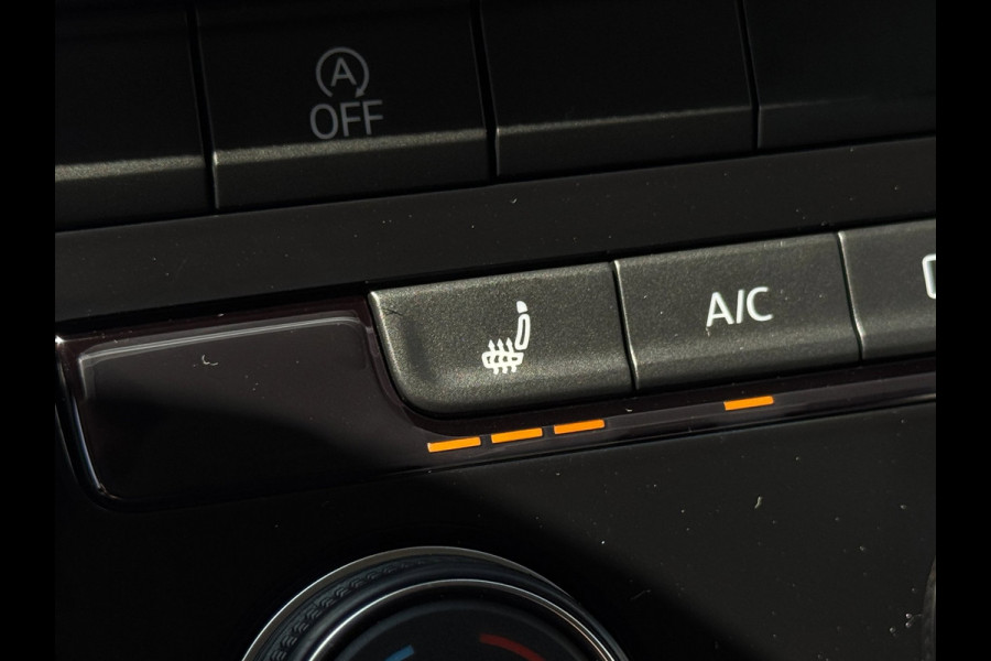 Volkswagen T-Roc 1.0 TSI Life LED / NAVIGATIE / DIGITAL COCKPIT / PARK ASSIST / STOELVERWARMING