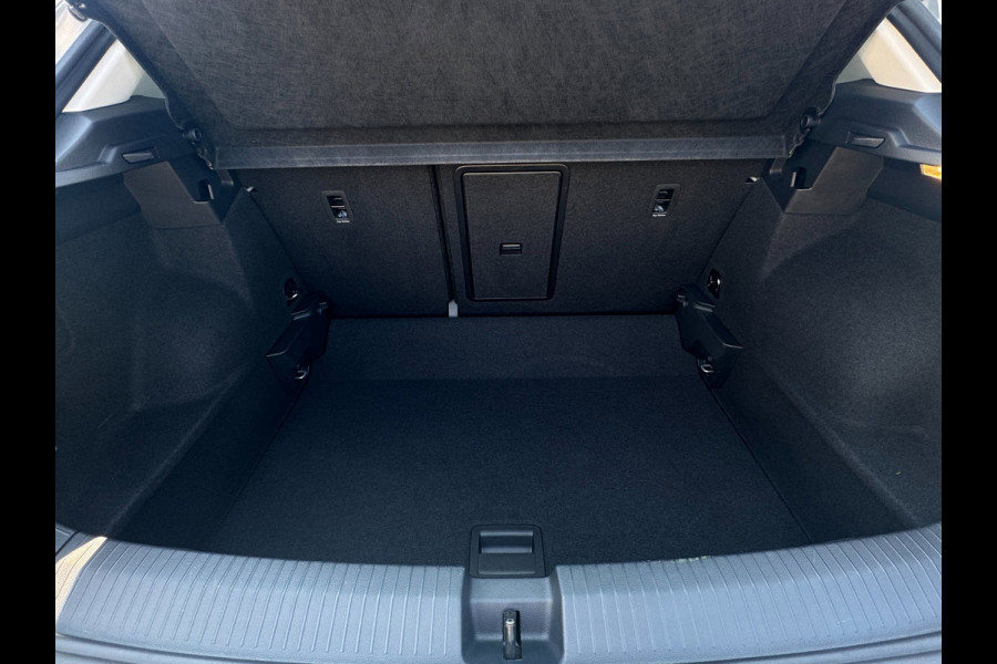 Volkswagen T-Roc 1.0 TSI Life LED / NAVIGATIE / DIGITAL COCKPIT / PARK ASSIST / STOELVERWARMING