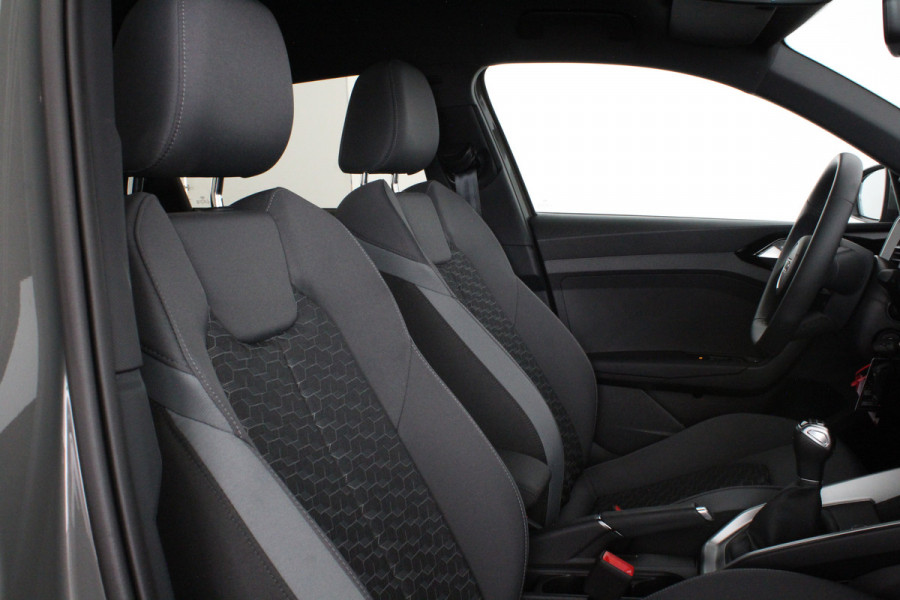 Audi A1 Sportback 30 TFSI S line > 116pk/Chronos Gray en zwart dak/17inch/stoelverwarming