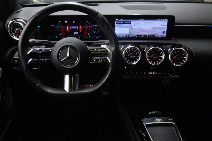 Mercedes-Benz A-Klasse 250 e AMG Line PANO/360CAM/HUD/ACC/BLINDSPOT/KEYLESS/VOL