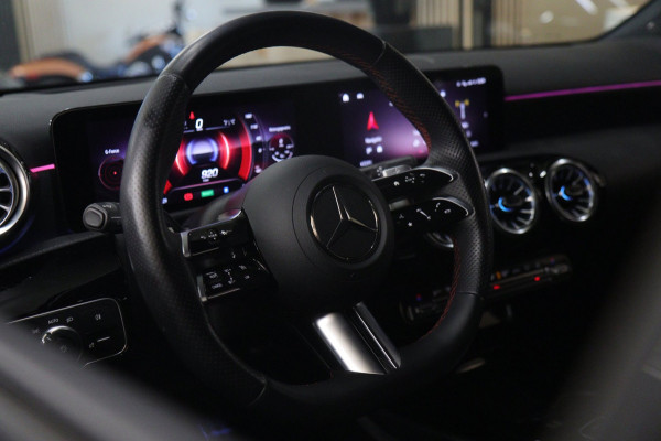 Mercedes-Benz A-Klasse 250 e AMG Line PANO/360CAM/HUD/ACC/BLINDSPOT/KEYLESS/VOL