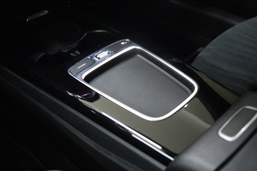 Mercedes-Benz A-Klasse 250 e AMG Line PANO/360CAM/HUD/ACC/BLINDSPOT/KEYLESS/VOL
