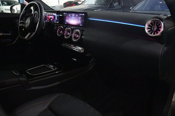 Mercedes-Benz A-Klasse 250 e AMG Line PANO/360CAM/HUD/ACC/BLINDSPOT/KEYLESS/VOL