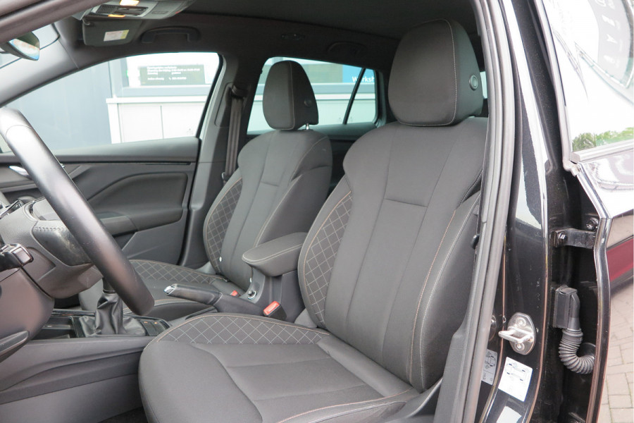 Škoda SCALA 1.0 TSI 110pk H6 Sport Business. Panoramadak , Led, Stoelverwarming, Achteruitrijcamera , PDC , Carplay , (navigatie via carplay) DAB+
