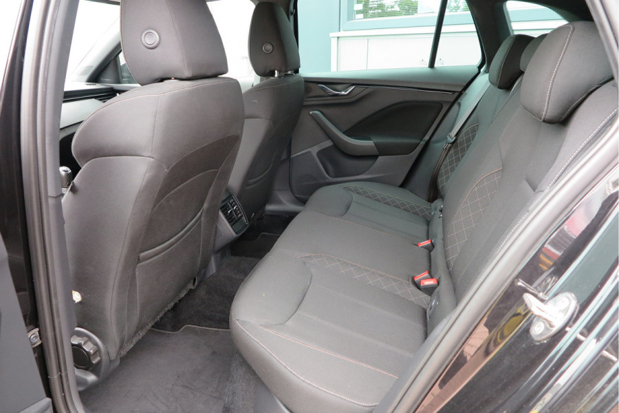 Škoda SCALA 1.0 TSI 110pk H6 Sport Business. Panoramadak , Led, Stoelverwarming, Achteruitrijcamera , PDC , Carplay , (navigatie via carplay) DAB+