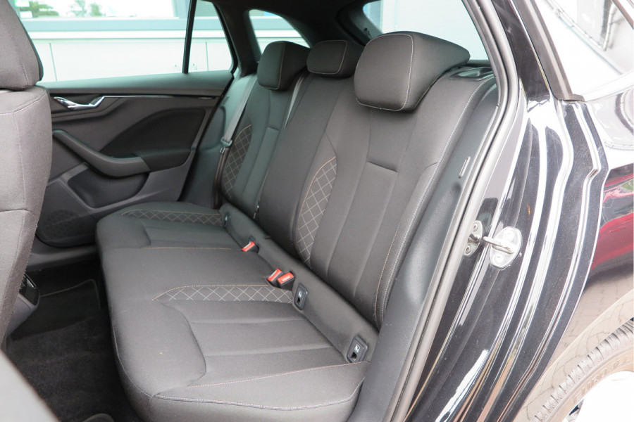 Škoda SCALA 1.0 TSI 110pk H6 Sport Business. Panoramadak , Led, Stoelverwarming, Achteruitrijcamera , PDC , Carplay , (navigatie via carplay) DAB+