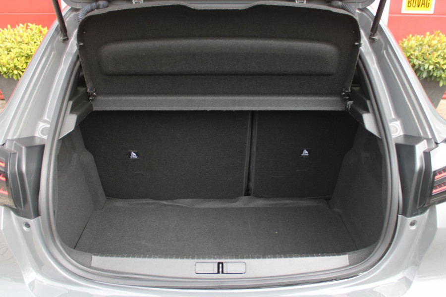 Peugeot 208 1.2 Hybrid 145PK AUTOMAAT GT | NAVIGATIE | DRAADLOZE APPLE CARPLAY/ANDROID AUTO | CAMERA VOOR + ACHTER | FULL LED KOPLAMPEN | LICHTMETALEN VELGEN 17" | DODEHOEK DETECTIE | DRAADLOZE TELEFOONLADER | KEYLESS ENTRY/START | DAB+ RADIO | ADAPTIVE CRUISE CONTROL | CLIMATE CONTROL |