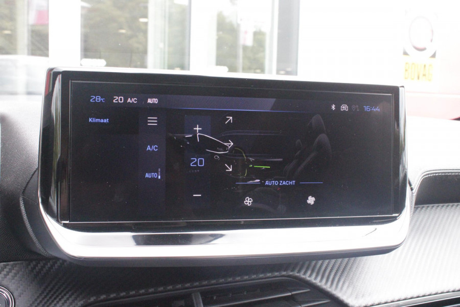 Peugeot 208 1.2 Hybrid 145PK AUTOMAAT GT | NAVIGATIE | DRAADLOZE APPLE CARPLAY/ANDROID AUTO | CAMERA VOOR + ACHTER | FULL LED KOPLAMPEN | LICHTMETALEN VELGEN 17" | DODEHOEK DETECTIE | DRAADLOZE TELEFOONLADER | KEYLESS ENTRY/START | DAB+ RADIO | ADAPTIVE CRUISE CONTROL | CLIMATE CONTROL |