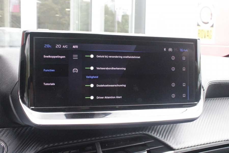 Peugeot 208 1.2 Hybrid 145PK AUTOMAAT GT | NAVIGATIE | DRAADLOZE APPLE CARPLAY/ANDROID AUTO | CAMERA VOOR + ACHTER | FULL LED KOPLAMPEN | LICHTMETALEN VELGEN 17" | DODEHOEK DETECTIE | DRAADLOZE TELEFOONLADER | KEYLESS ENTRY/START | DAB+ RADIO | ADAPTIVE CRUISE CONTROL | CLIMATE CONTROL |