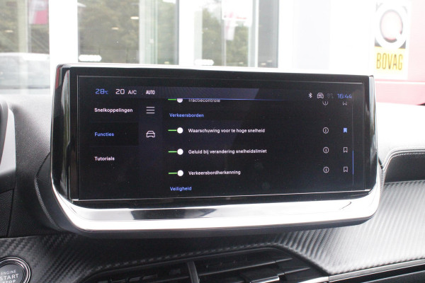 Peugeot 208 1.2 Hybrid 145PK AUTOMAAT GT | NAVIGATIE | DRAADLOZE APPLE CARPLAY/ANDROID AUTO | CAMERA VOOR + ACHTER | FULL LED KOPLAMPEN | LICHTMETALEN VELGEN 17" | DODEHOEK DETECTIE | DRAADLOZE TELEFOONLADER | KEYLESS ENTRY/START | DAB+ RADIO | ADAPTIVE CRUISE CONTROL | CLIMATE CONTROL |