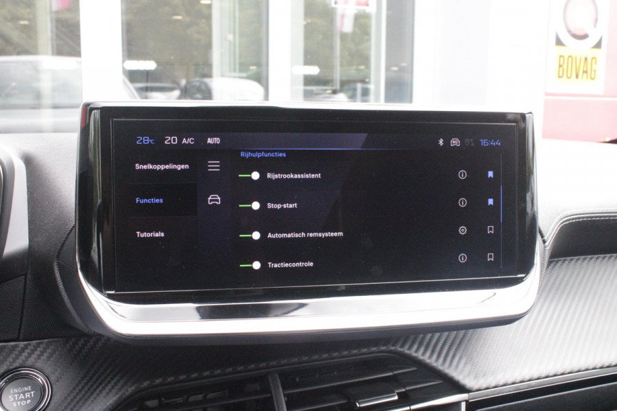 Peugeot 208 1.2 Hybrid 145PK AUTOMAAT GT | NAVIGATIE | DRAADLOZE APPLE CARPLAY/ANDROID AUTO | CAMERA VOOR + ACHTER | FULL LED KOPLAMPEN | LICHTMETALEN VELGEN 17" | DODEHOEK DETECTIE | DRAADLOZE TELEFOONLADER | KEYLESS ENTRY/START | DAB+ RADIO | ADAPTIVE CRUISE CONTROL | CLIMATE CONTROL |