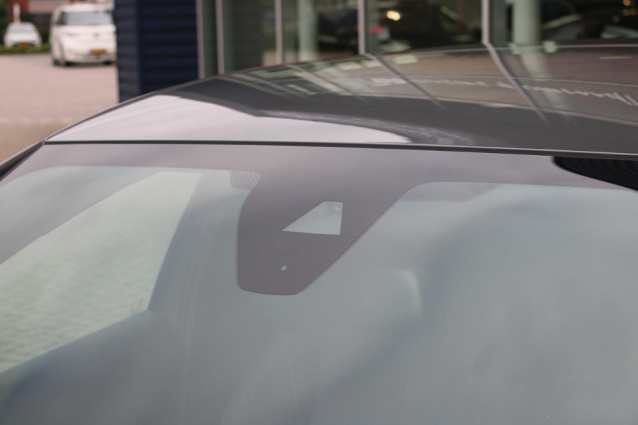 Peugeot 208 1.2 Hybrid 145PK AUTOMAAT GT | NAVIGATIE | DRAADLOZE APPLE CARPLAY/ANDROID AUTO | CAMERA VOOR + ACHTER | FULL LED KOPLAMPEN | LICHTMETALEN VELGEN 17" | DODEHOEK DETECTIE | DRAADLOZE TELEFOONLADER | KEYLESS ENTRY/START | DAB+ RADIO | ADAPTIVE CRUISE CONTROL | CLIMATE CONTROL |